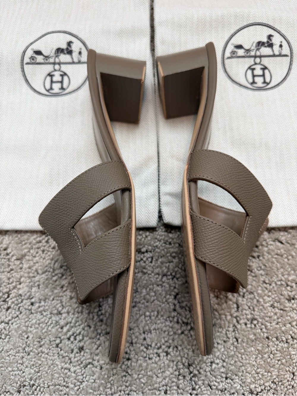 Authentic Hermes Oasis Slide Mules in Taupe Leather Sz 38 - Picture 4 of 8